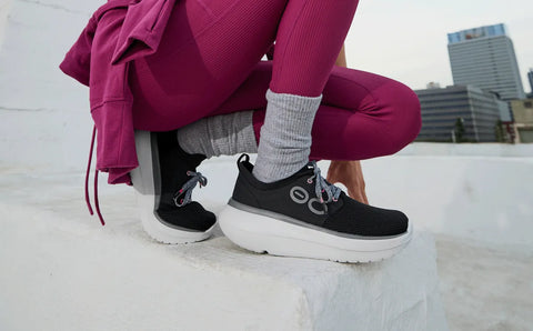 Women's OOmy Stride - White Black