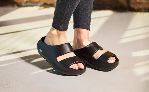 Women's OOyea Slide Sandal - Black